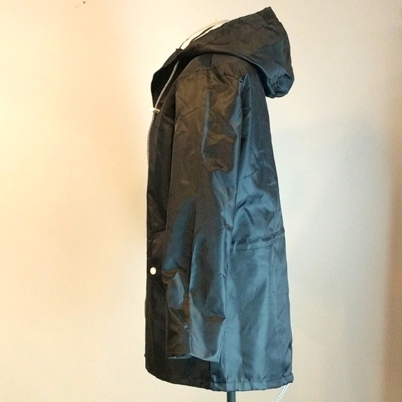 Probably-keeps-water-off jacket - Picture 2 of 5